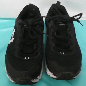 UNDER ARMOUR | size 9 | Black Athletic Sneakers With White Sole